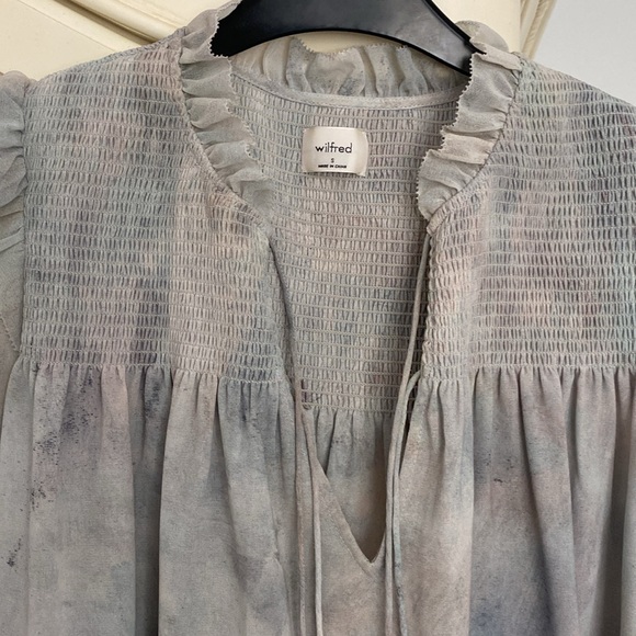 Beautiful blue wilfred blouse - Picture 3 of 3